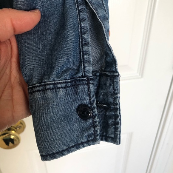 GAP chambray button down - Picture 3 of 6